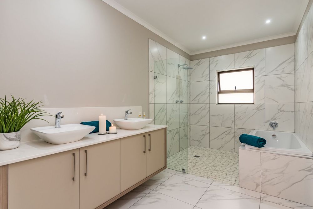 Master ensuite bathroom with bath & shower