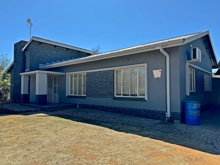 For Sale: Spacious Dan Pienaar house with bachelor flatlet, ample parking, and security.