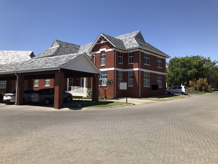 Dainfern Office To Rent: Ground floor suite, 24-hour security, parking, and backup utilities.