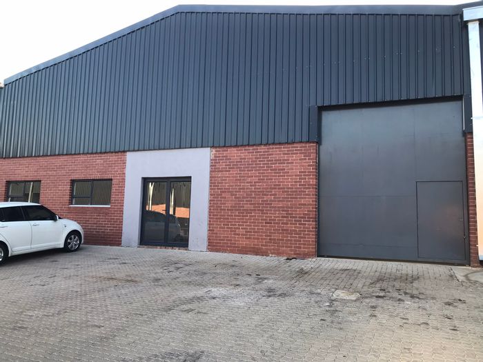 Industrial unit to rent in Cosmo Business Park with 335m² warehouse space.