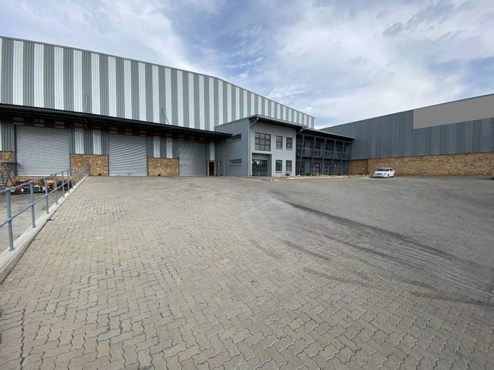 Kya Sands Industrial Unit To Rent: 2932m² warehouse, security, easy truck access.