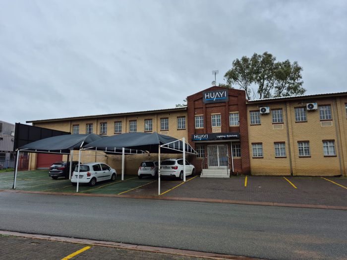 Eastgate Industrial Property To Rent: 1,666sqm with offices, warehouse, and drive-in access.