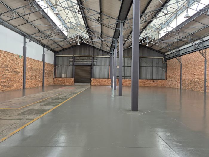 Industrial Property To Rent in Randjespark: 24hr security, office space, private yard.