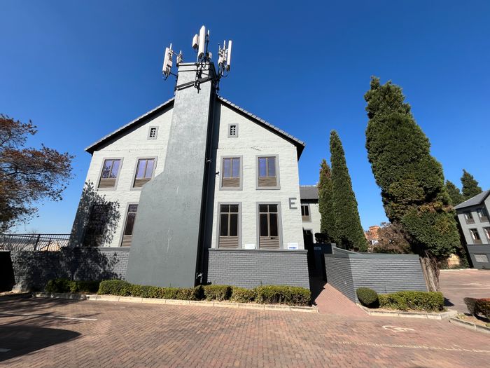 Office to Rent in Olivedale: 24/7 security, boardroom, flexible layout, immediate occupation.