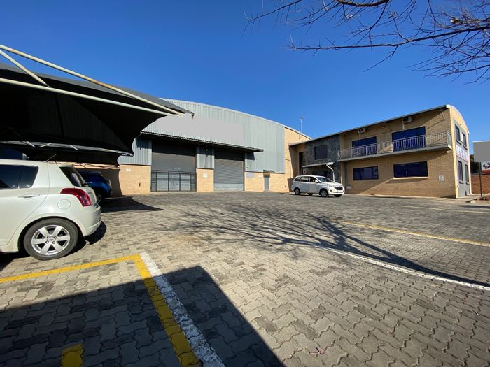 Industrial warehouse in North Riding to rent, secure park, ample truck access.