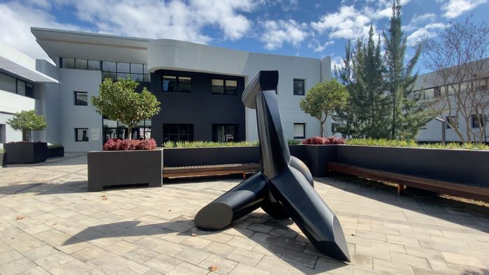 Office To Rent in Hyde Park: Shared suite, boardroom, backup power, and café.