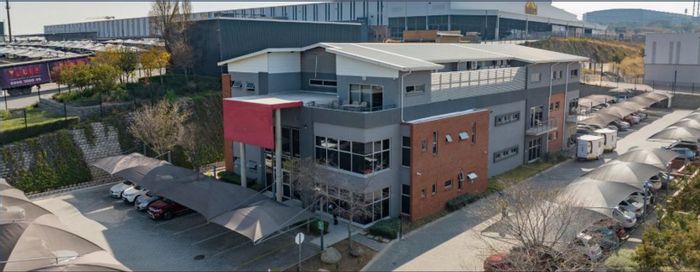 Office to rent in Waterfall with security, fibre, and parking included.