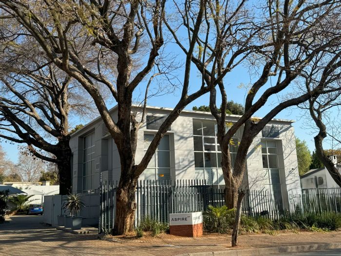 Rosebank Office To Rent: 440 sqm, secure parking, close to Gautrain and amenities.