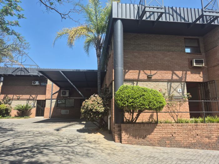 Industrial unit with offices, parking, and secure access in Halfway House, To Rent.