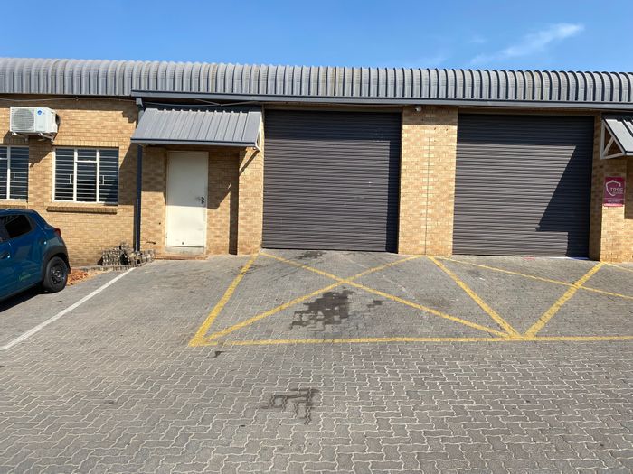 Kya Sands Industrial Unit To Rent: 110m² warehouse, security, parking, easy access.