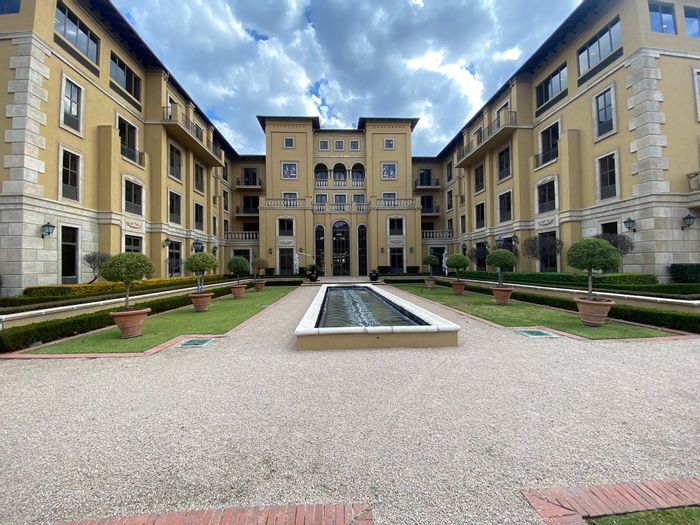 Fourways Office To Rent: Ground floor suite with boardroom, parking, and secure access.