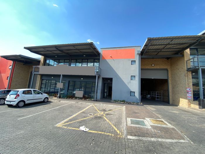 Industrial unit in North Riding to rent: 866m² with office, warehouse, and amenities.