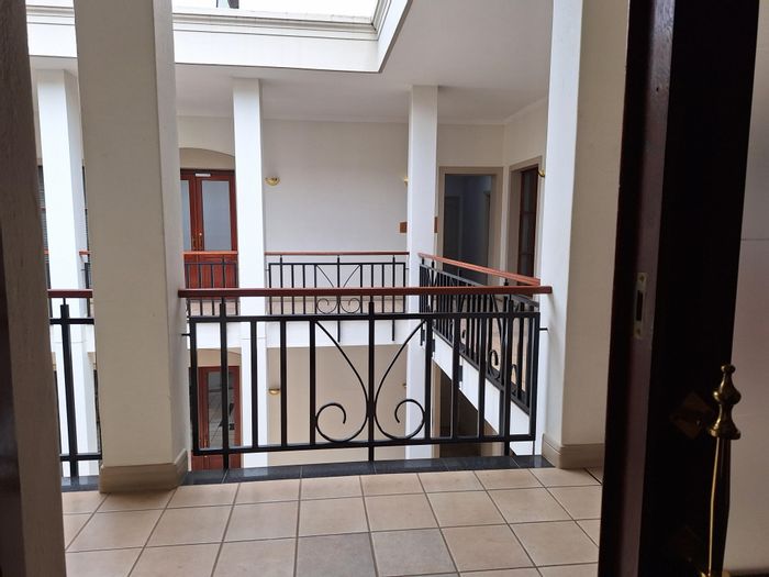 Office To Rent in Barlow Park: 1627.42sqm, great transport access, 24-hour security.