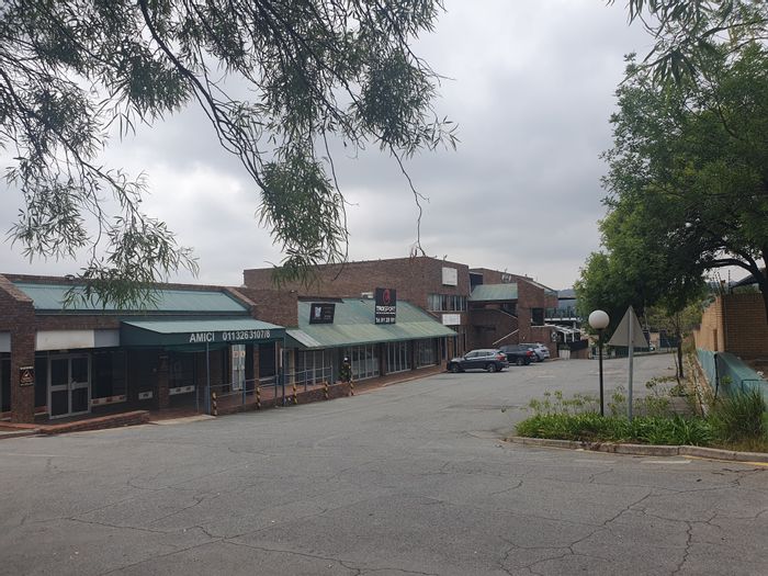 Hurlingham Retail Property For Sale: Prime location, 5,000sqm site, excellent visibility.