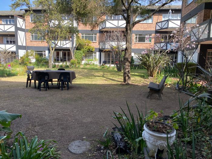 Blairgowrie Office For Sale: Garden unit, security, parking, and amenities nearby.