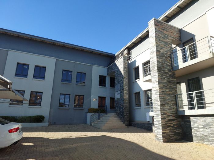 Office to Rent in Randpark Ridge: Reception, boardroom, balcony, 24/7 security.