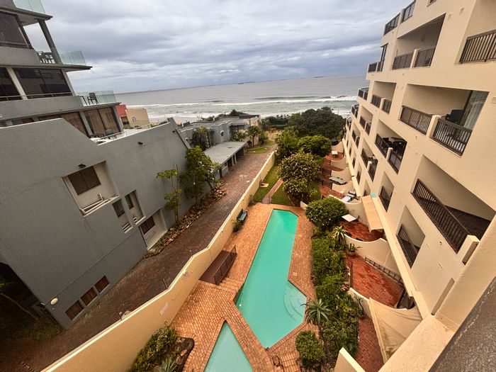 For Sale: Apartment in Umhlanga Central, 3 beds, beach views, communal pool.