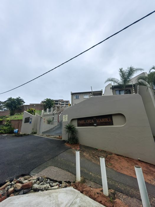 For Sale: 3-Bedroom Apartment in Umhlanga Central with Beach Access and Parking.