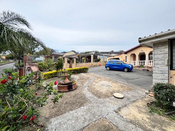 Centenary Park House For Sale: 7 bedrooms, double garage, ample parking, security features.