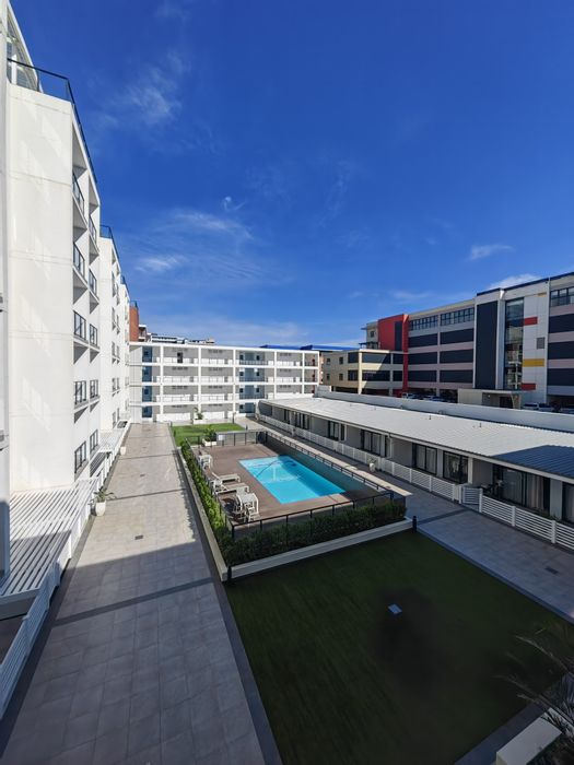 For Sale: 2-Bedroom Apartment in Umhlanga Ridge with Pool, Gym, and Security.