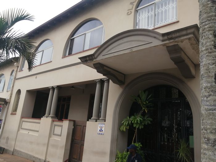 Spacious 2-bedroom apartment in Essenwood, close to amenities, for sale.