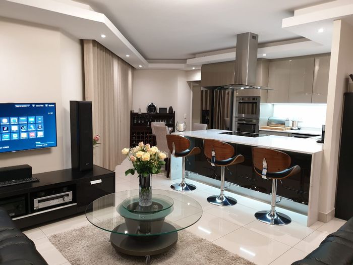 Umhlanga Ridge Apartment For Sale: One bedroom, pool, gym, ocean views, secure parking.