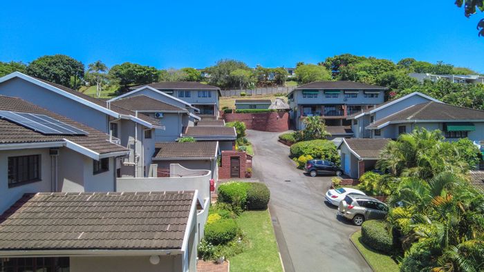 Townhouse for Sale in Sunningdale: 3 Bedrooms, Pool, Secure Parking, Gated Complex.