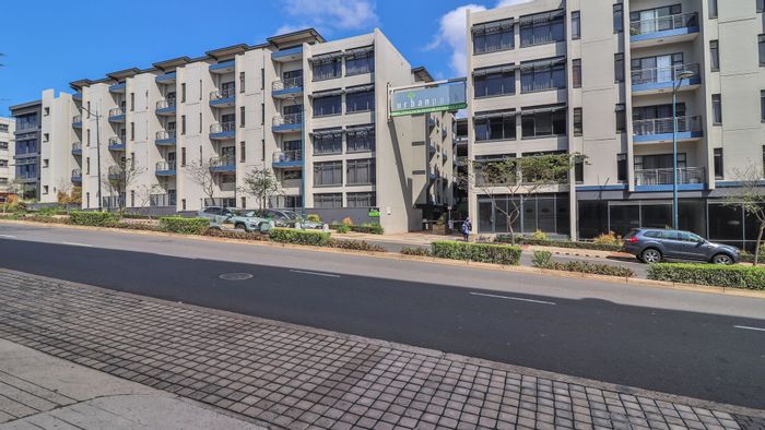 For Sale: 3-Bedroom Apartment in Umhlanga Ridge with Pool, Gym, and Security.