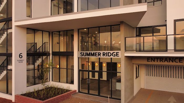 For Sale: 2-Bedroom Apartment in Umhlanga Ridge with Pool, Gym, and Sea Views.