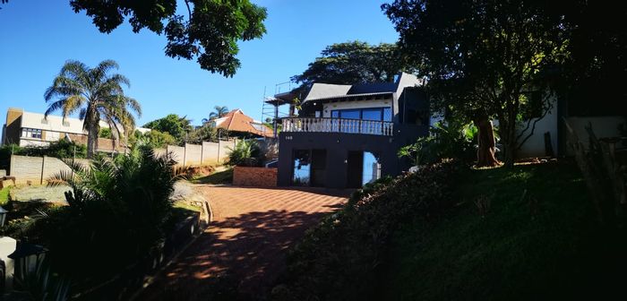 For Sale: Glenwood House with spacious yard, wheelchair access, and ample parking.