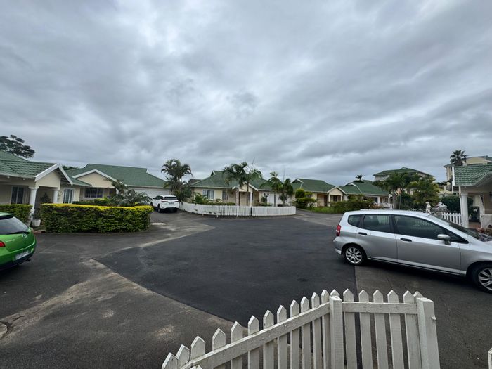 3 Bedroom Apartment in Broadlands To Rent, Gated Community, Air Conditioning, Garage.