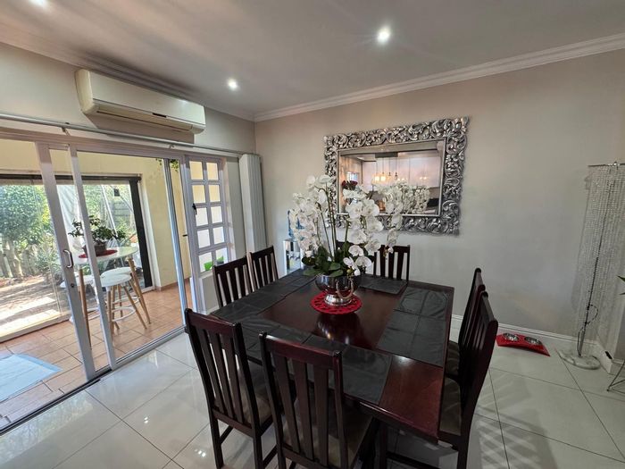 Edgemount Estate Townhouse For Sale: 3 beds, pool, gym, 24/7 security.