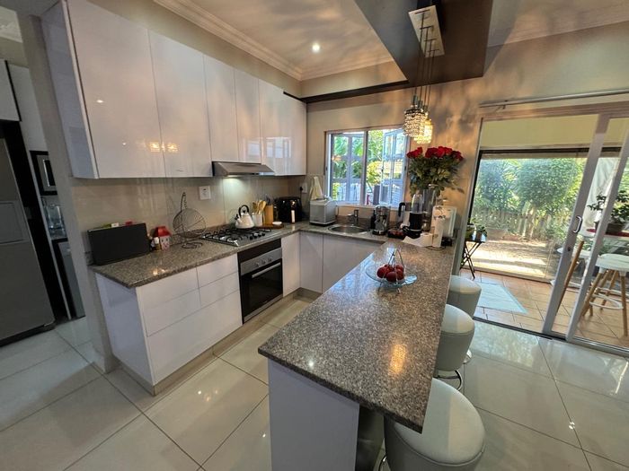 Edgemount Estate Townhouse For Sale: 3 beds, pool, gym, 24/7 security.