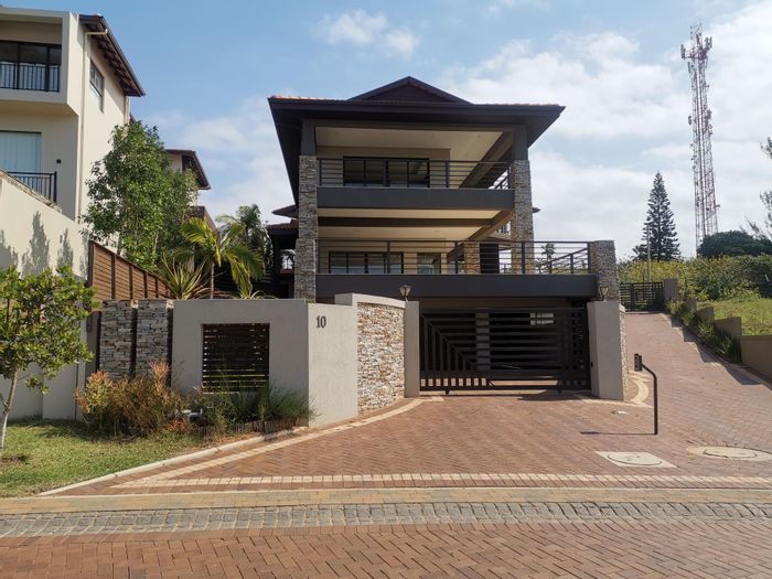 Izinga House To Rent: 3 bedrooms, open plan living, landscaped garden, close to amenities.