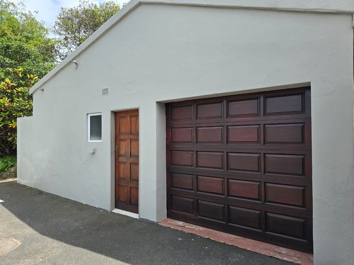 For Sale: Townhouse in Umhlanga Central with pool, flatlet, and sea views.