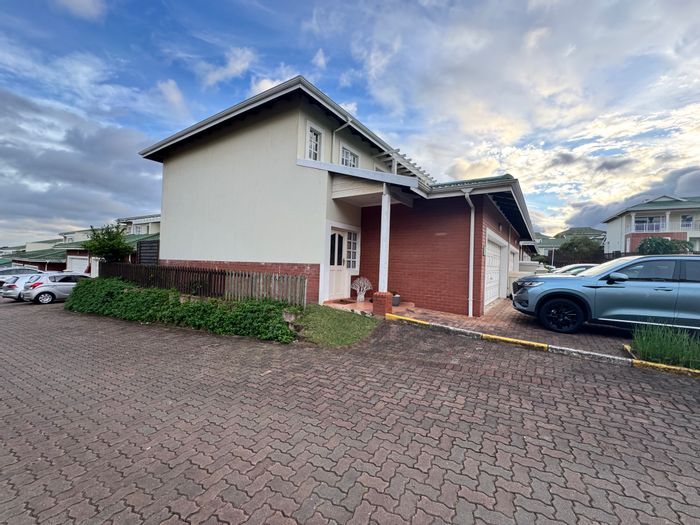House To Rent in Edgemount Estate: 3 beds, pool, clubhouse, secure living.