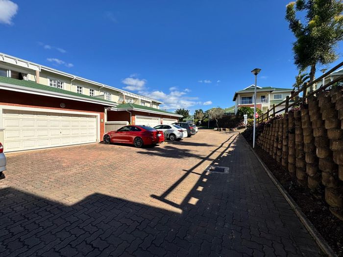House To Rent in Edgemount Estate: 3 beds, pool, clubhouse, secure living.