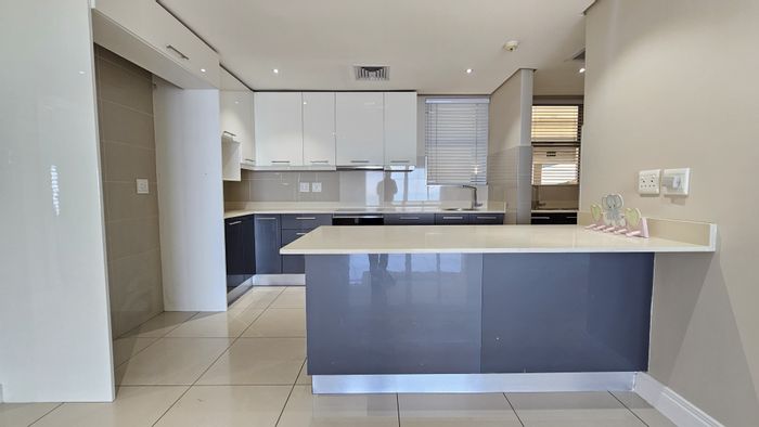 Umhlanga Ridge Apartment To Rent: 3 beds, sea views, pool, 24-hour security.