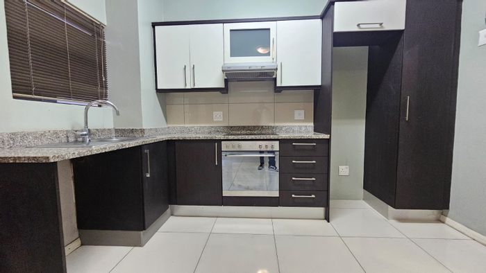 Umhlanga Ridge Apartment To Rent: 1 Bed, Pool, Gym, 24-Hour Security.