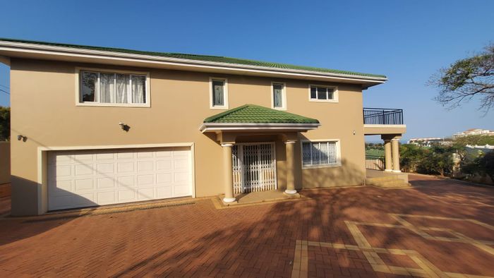 4-Bedroom House To Rent in Somerset Park with Private Backyard and Double Garage.