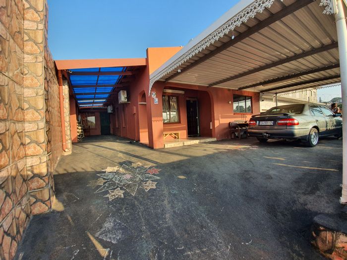Brookdale House For Sale: 3 Bedrooms, garage, carport, and spacious yard.