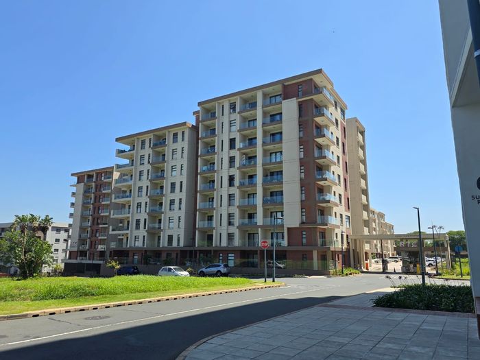 To Rent: Apartment in New Town Centre with pool, gym, and secure parking.