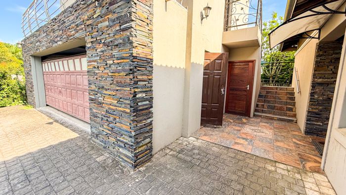 For Sale: House in Palm Lakes Estate with 3 bedrooms, flatlet, and amenities.