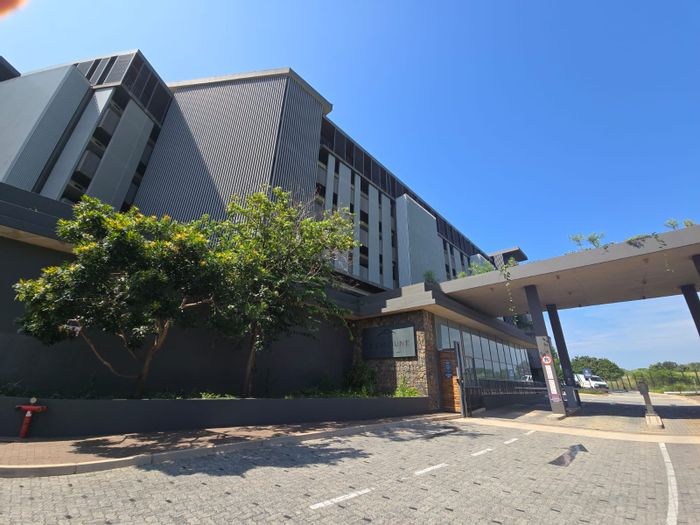 Furnished studio apartment in Sibaya Precinct, 24-hour security, pool access. To Rent.