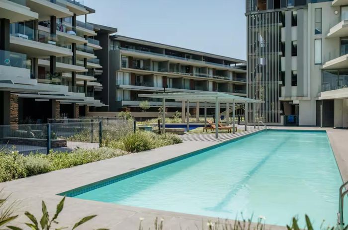 Furnished studio apartment in Sibaya Precinct, pool access, Wi-Fi included, To Rent.