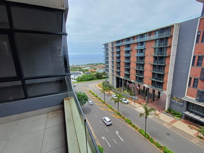New Town Centre Apartment To Rent: 2 beds, balcony, pool, gym, secure parking.