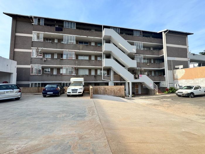 2-Bedroom Apartment To Rent in Avoca Hills with Prepaid Utilities and Parking.