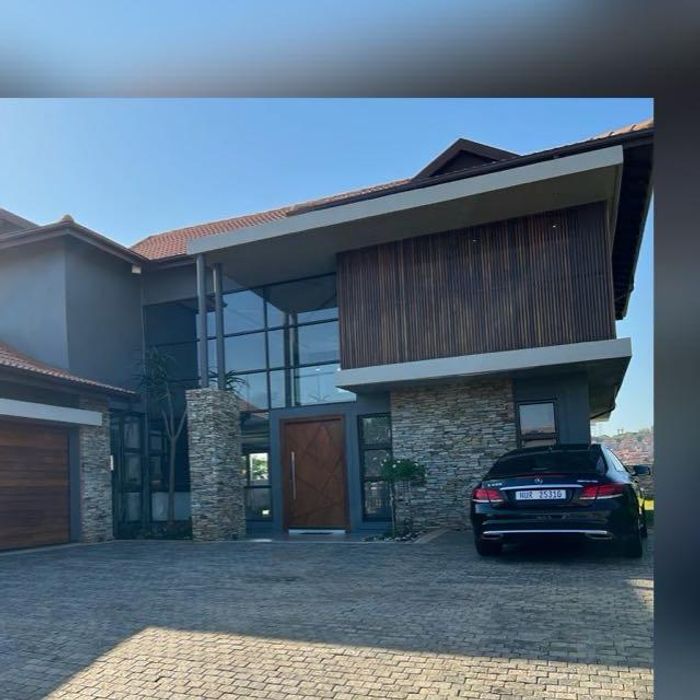 For Sale: House in Izinga Estate with pool, pyjama lounge, and en-suite bedrooms.