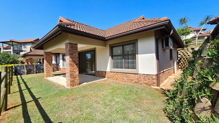 Izinga Estate Townhouse For Sale: 3 beds, air-conditioning, private patio, covered parking.