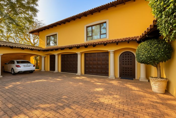 For Sale: Spacious 6-bedroom house in Umhlanga Central with pool and garden.